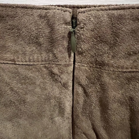 Gianni Bini Olive green Button-Front Suede Skirt, size large. EUC, zipper back. - Picture 6 of 6
